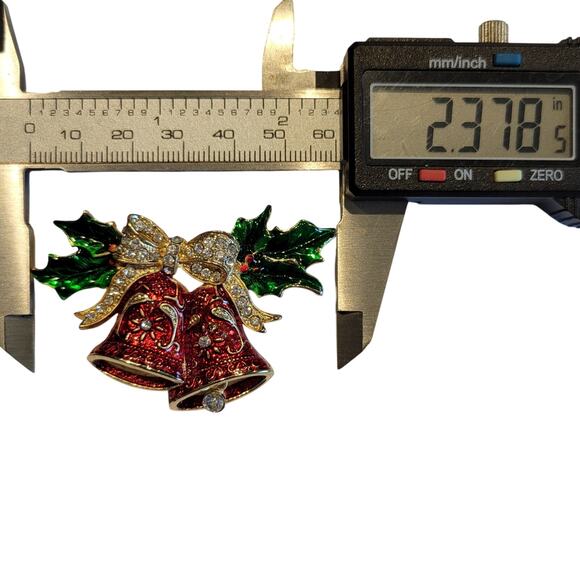 Vintage Christmas Bells Brooch Red Enamel Green Holly Gold Tone Rhinestone Bow - Picture 6 of 11